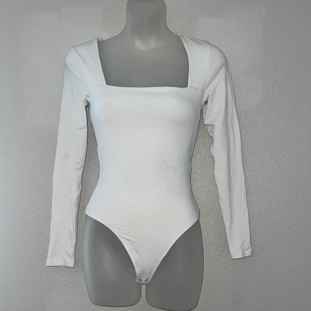 Elegant Abercombie & fitch White Long Sleeve Bodysuit